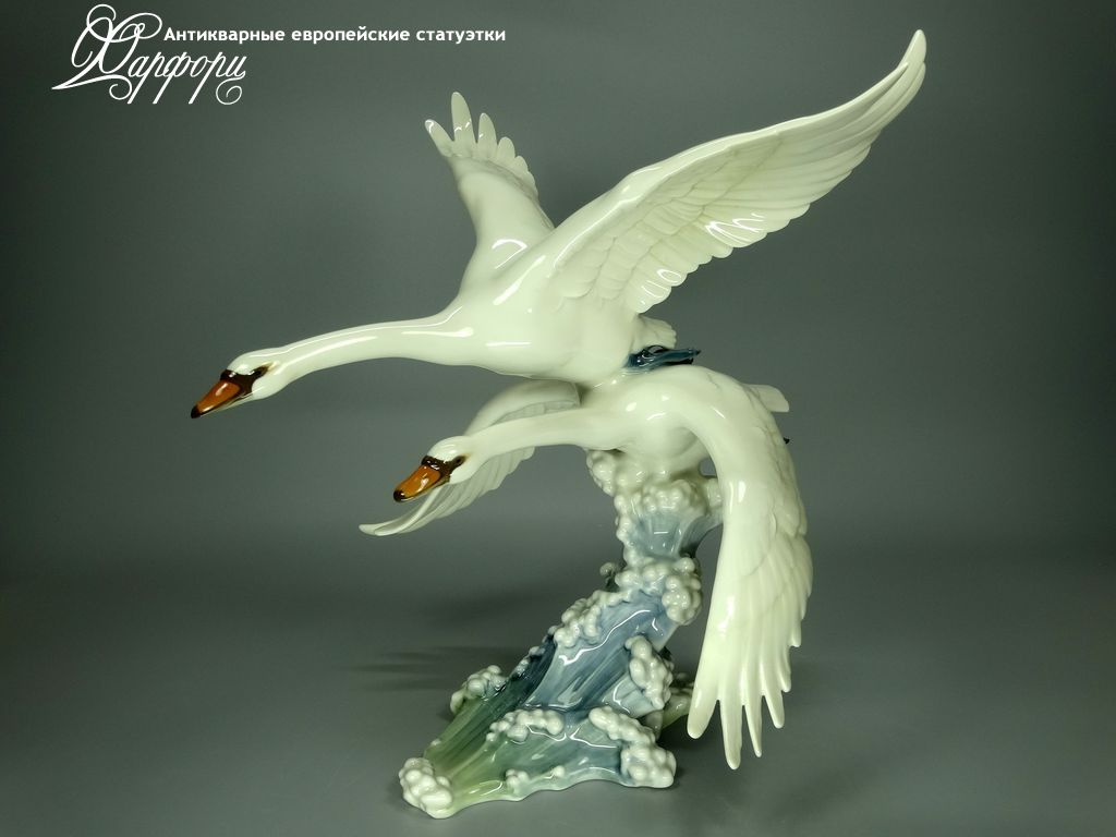 Купить фарфоровую статуэтку Hutschenreuther Летящие лебеди